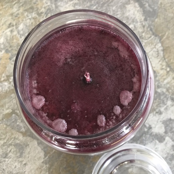 *SOLD* Yankee Candle Sugar Plum 22 Oz. Large Jar Candle, New - Picture 3 of 5